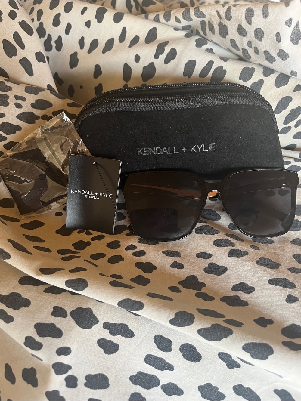 Kendall & Kylie Black Sleek Oversized Sunglasses - Picture 9 of 11